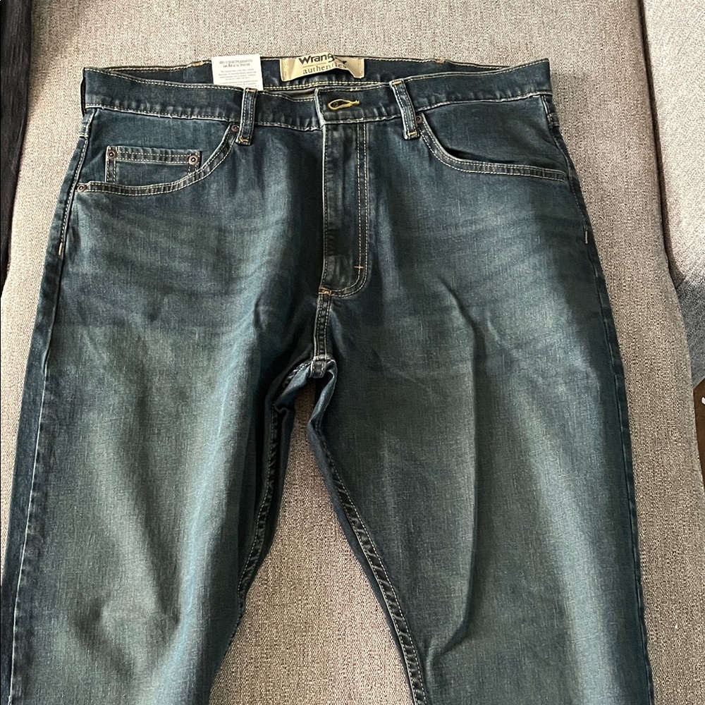 Wrangler Men's Deep Indigo Relaxed Jeans